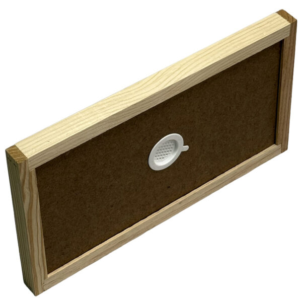 Couvre cadres Dadant 6 QUALIRUCHE haut isorel 6mm encadré 34 mm, percé, avec bouchon plastique aéré 280*500*34 mm